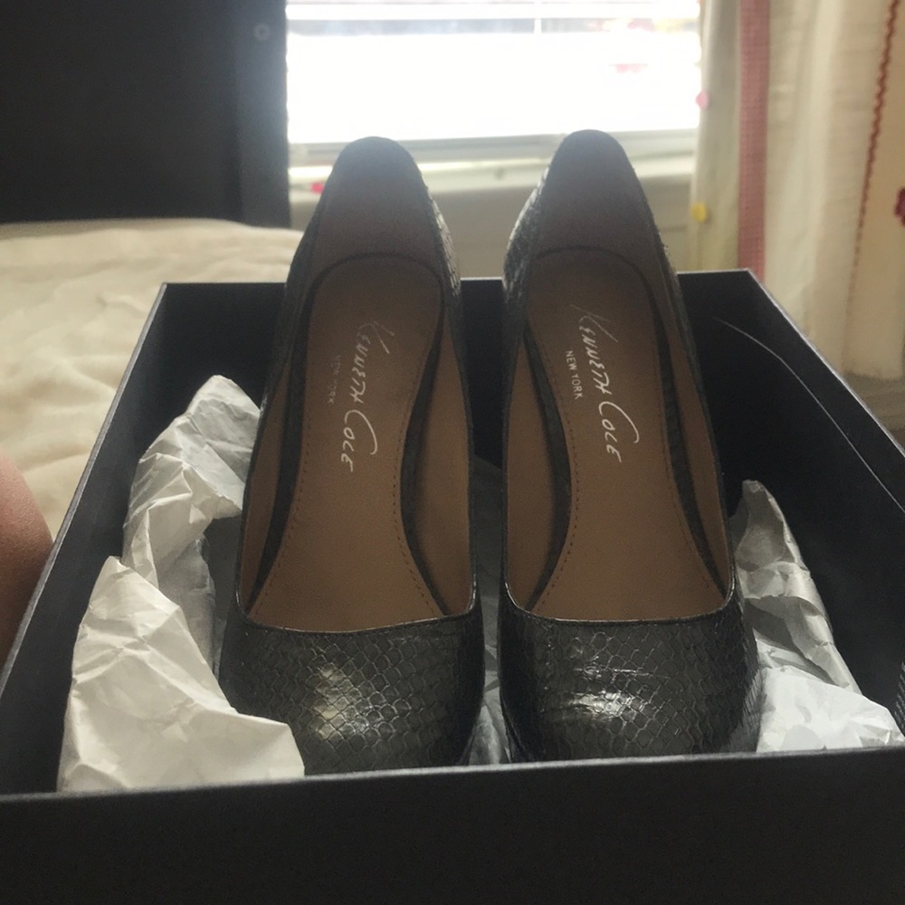 Shoes - Picture 4 of 4